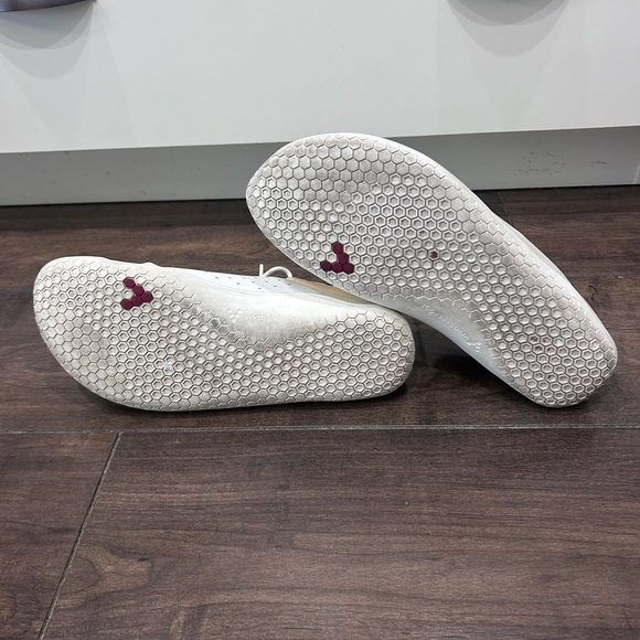 Vivo Barefoot Men's White and Cream Athletic Trainers - Picture 2 of 7